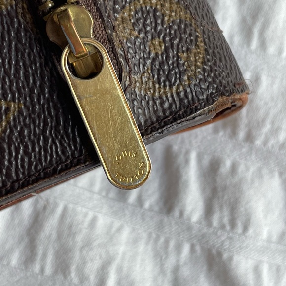 Louis Vuitton Eugenie Wallet - Picture 7 of 10